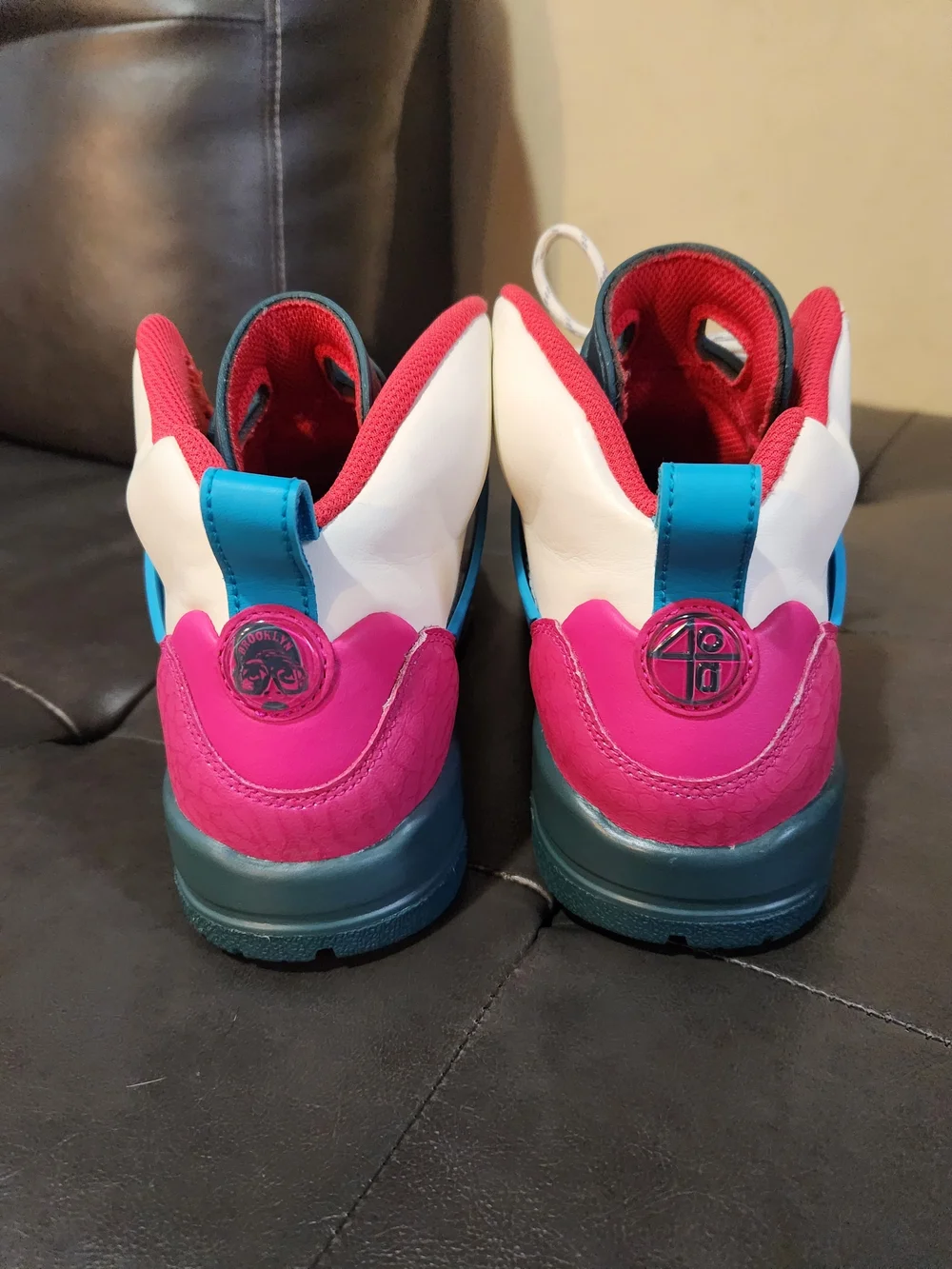 Air Jordan Spike Sneaker Boots Size 6 Youth Missing 1 Lace